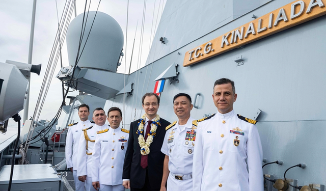 TCG Kınalıada Filipinler'i ziyaret etti