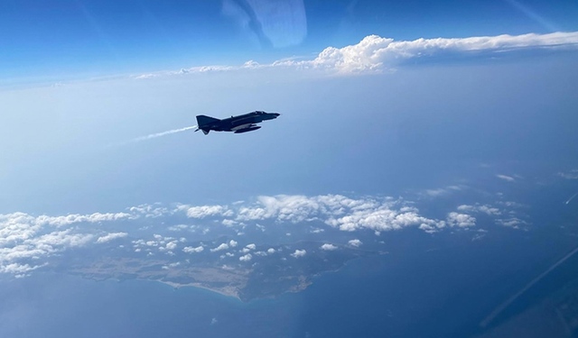 Türk Hava Kuvvetleri Kıbrıs adasının güneyinde eğitim uçuşu gerçekleştirdi