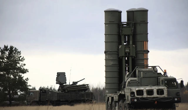 Ukrayna Rostov Bölgesinde Rus S-300 füze sistemini hedef aldı