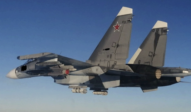 Rus Su-30SM savaş uçağı Karadeniz üzerinde düştü