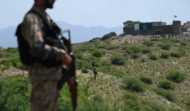 Pakistan ve Afganistan sınır askerleri arasında çatışma yaşandı