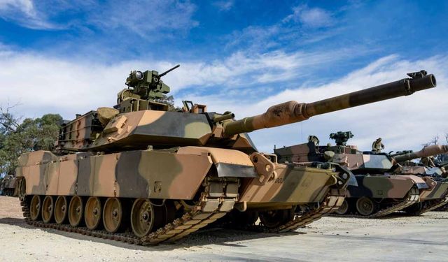 Avustralya Ordusu, ilk M1A2 Abrams tanklarını teslim aldı