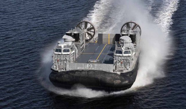 ABD Donanması, Textron tarafından üretilen yeni Hovercraft’ı teslim aldı