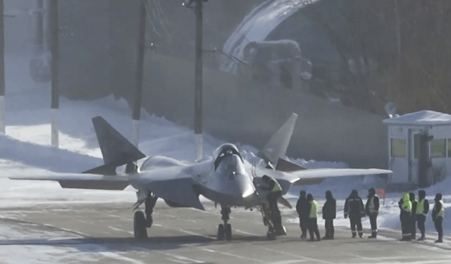 Rusya yeni Su-57 ve Su-34 savaş uçaklarını teslim aldı