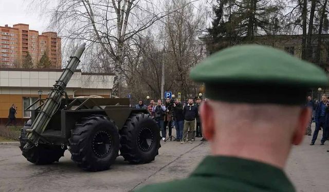 Rusya’nın robotik sistemi gösteri sırasında arızalandı