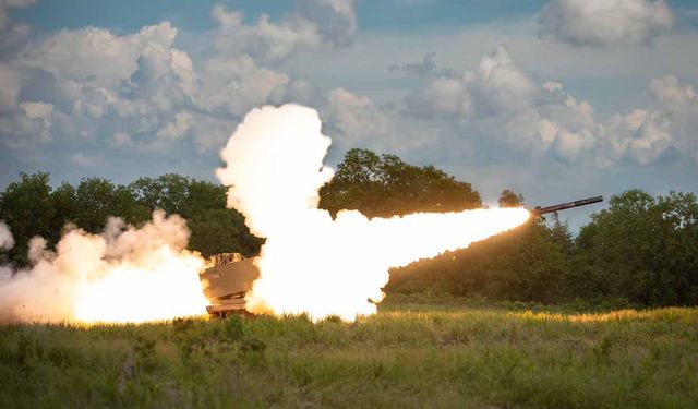 ABD, Polonya’daki birimine yeni M270A2 roket sistemi teslim etti