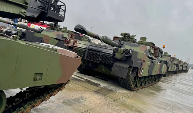 Polonya, M1A2 SEP v.3 Abrams tanklarını teslim aldı