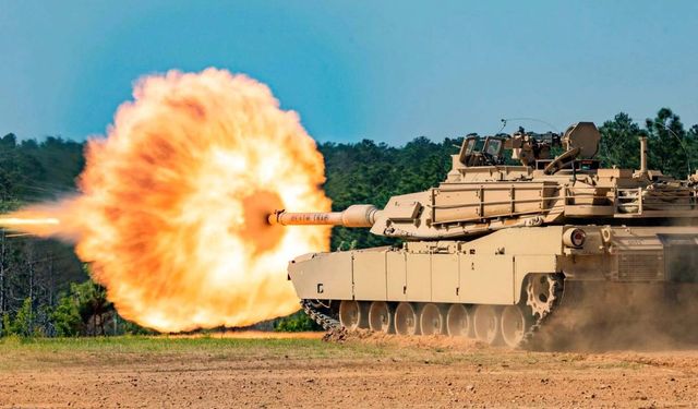 Polonya, ilk M1A2 Abrams tanklarını teslim aldı