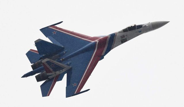 İran, Rus Sukhoi-35 jetlerini satın aldı