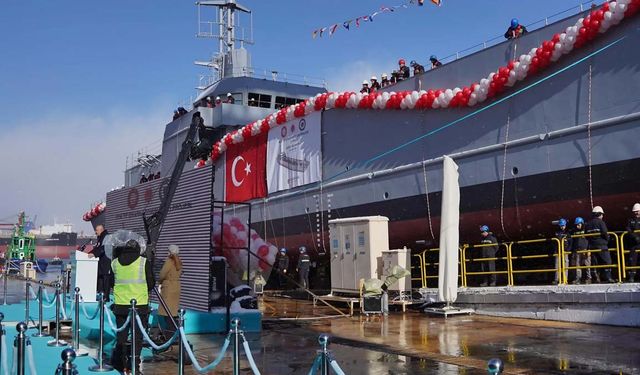 TCG Ç-159 yeni tip çıkarma gemisi denize indirildi