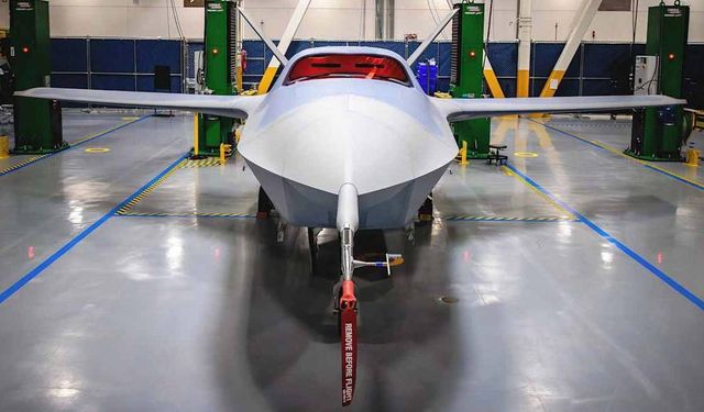 ABD’nin yeni nesil insansız savaş uçağı YFQ-42A ilk kez tanıtıldı