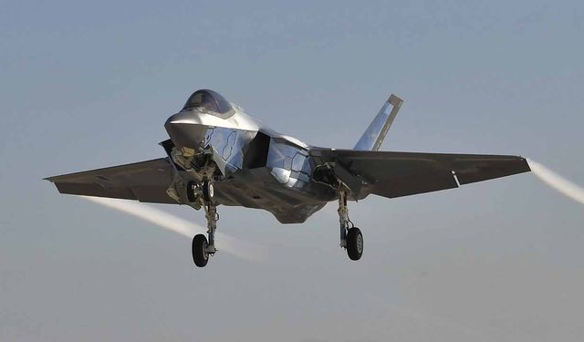 Trump: F-35’e çift motorlu yeni nesil halef geliyor