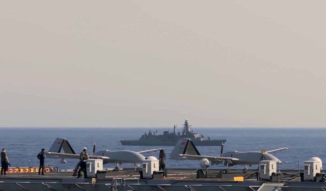 Bayraktar TB3, TCG Anadolu’ya mühimmatlı iniş-kalkışı başarıyla tamamladı