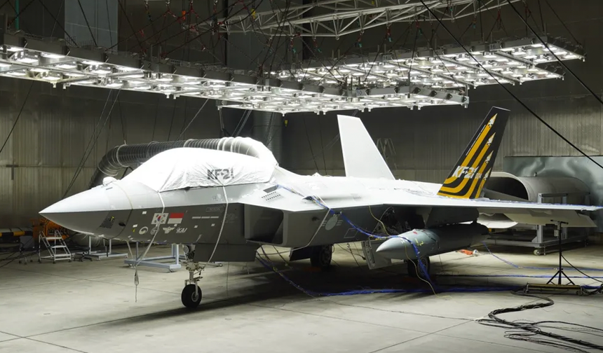 Güney Kore yerli KF-21 avcı uçağının üretimine başladı