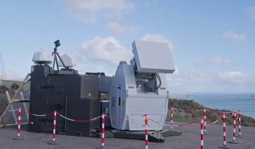 İngiltere, radyo frekansı enerji silahıyla dron sürüsünü etkisiz hale getirdi