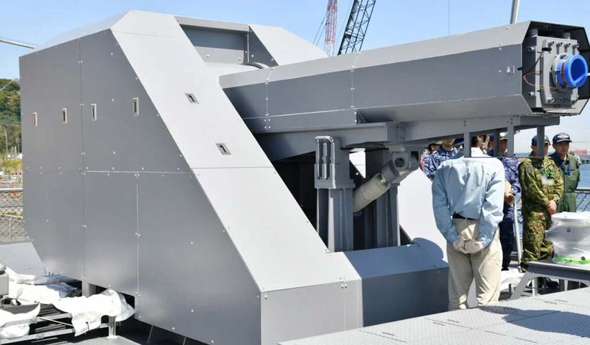 Japonya, JS Asuka gemisinde gelişmiş elektromanyetik ray silahını tanıttı