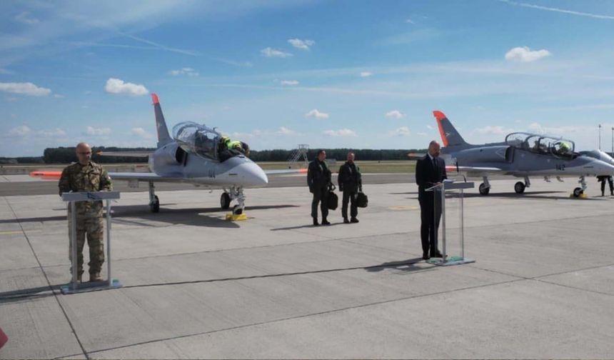 Macaristan, ilk Skyfox eğitim jetlerini teslim aldı