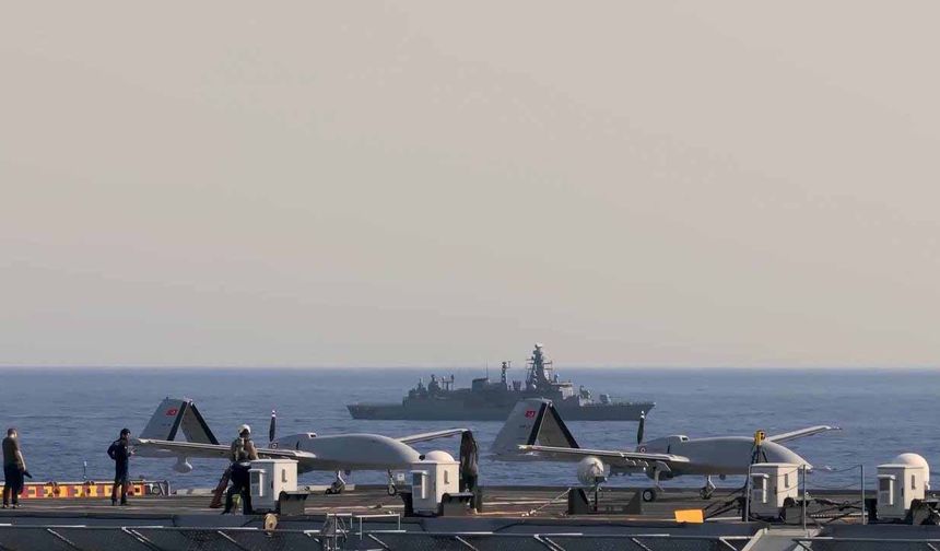 Bayraktar TB3, TCG Anadolu’ya mühimmatlı iniş-kalkışı başarıyla tamamladı