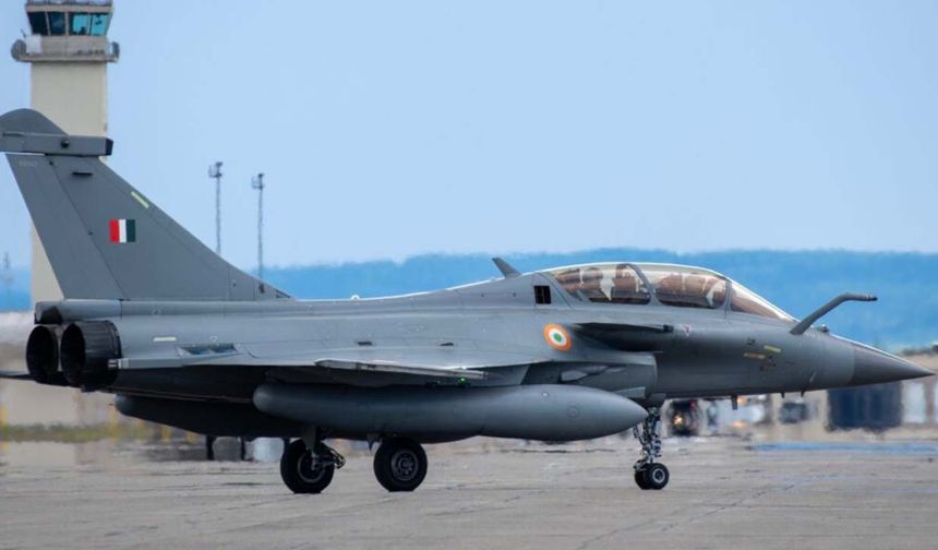 Hindistan, Pakistan’la çatışmada savaş uçağı kayıplarını doğrulad