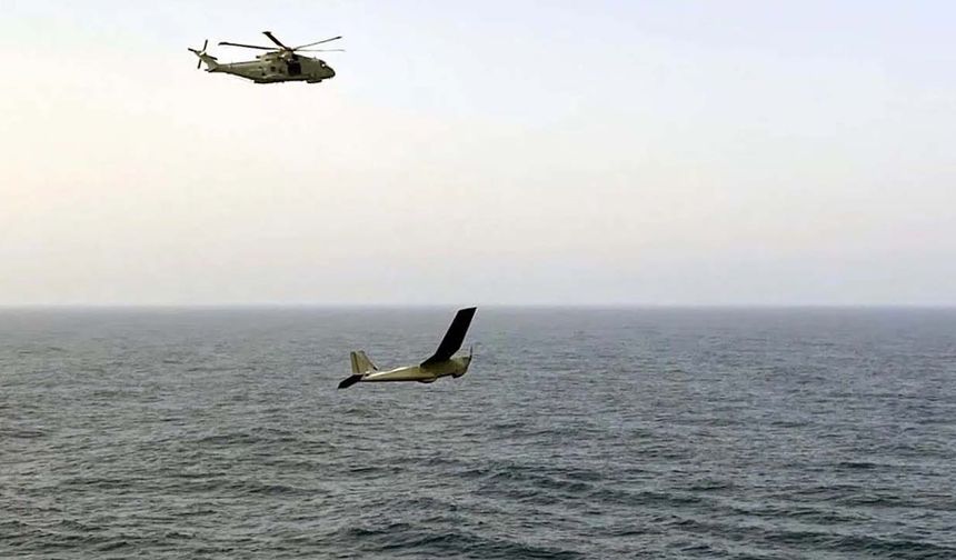Kraliyet Donanması, Merlin helikopterini Puma dron ile yönlendirdi