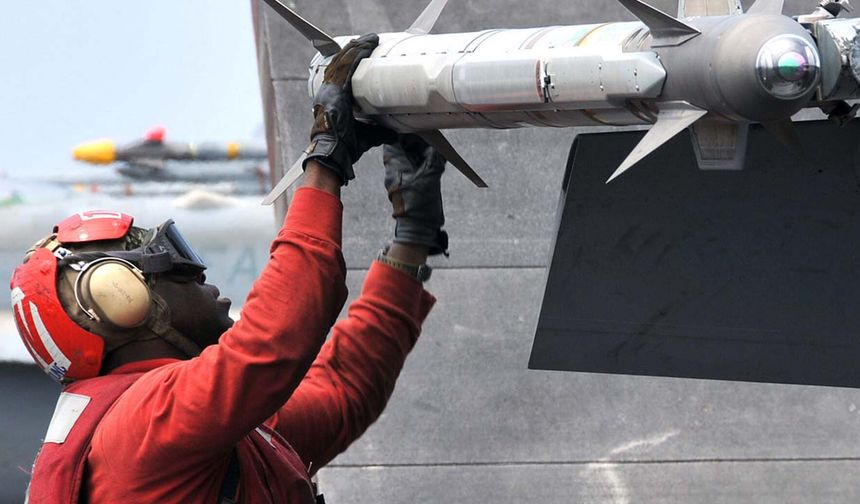 Raytheon, ABD donanmasından 1,1 milyar dolarlık AIM-9X siparişi aldı
